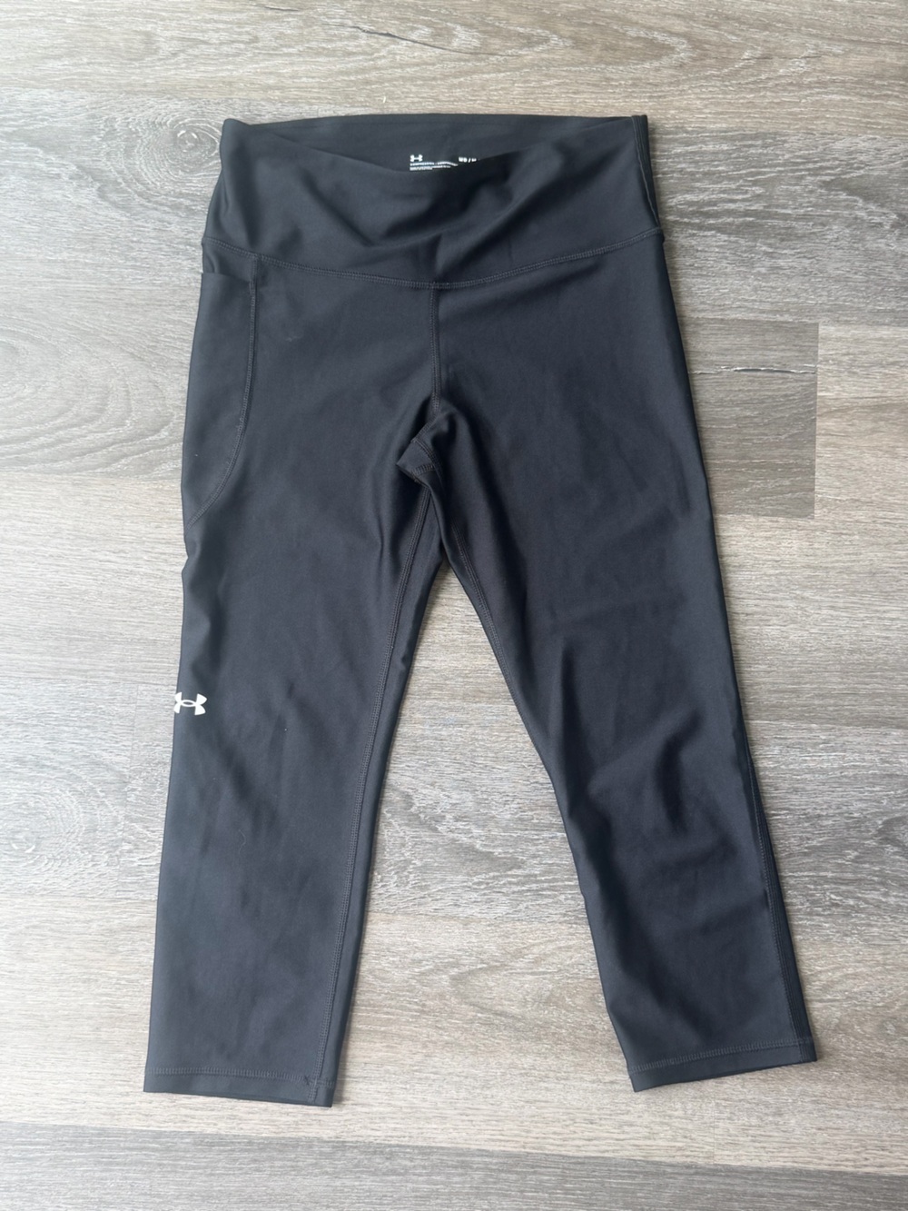 Under Armour HeatGear Black Compression Capri Leggings size medium